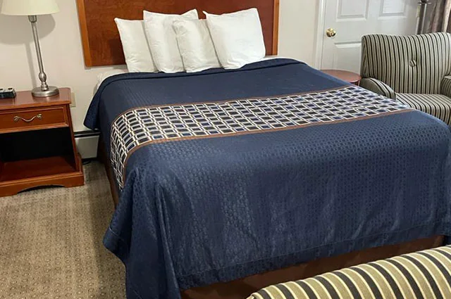 A comfortable guest room at Colonial Motel